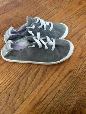 Wonder Nation slip on sneakers girls size 4